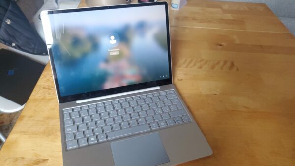 Microsoft Surface Laptop Go Display 12.4" Touch screen